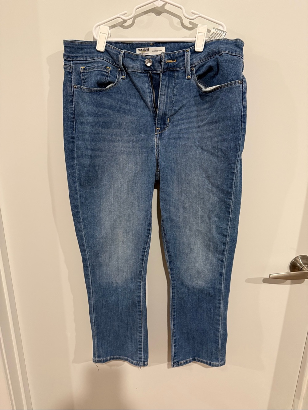 Levi's Women's Blue Cropped Capri Jeans